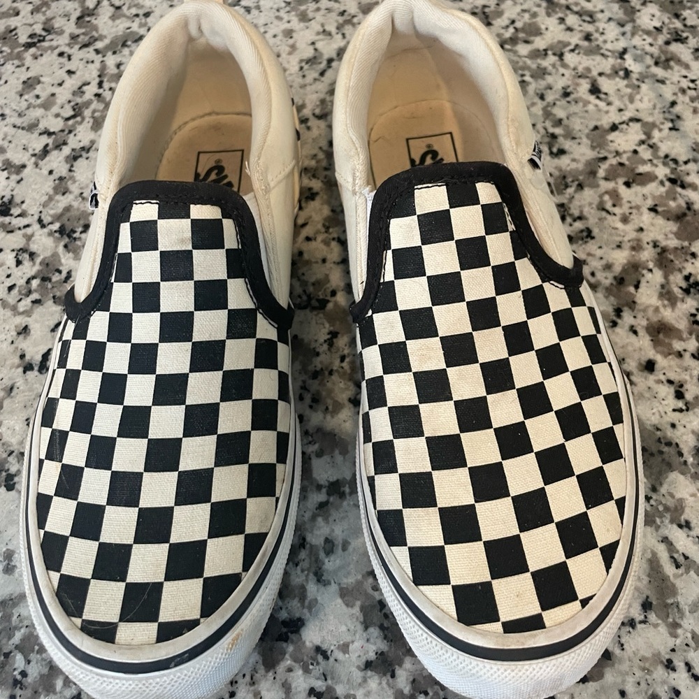 Vans slip on size 4